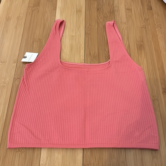 The Hannah Seamless Textured Tank: Ribbed Edition - Picture 6 of 8